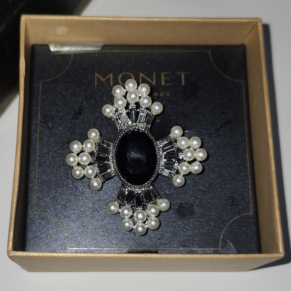 Elegant Silver and Pearl Brooch - Picture 2 of 3